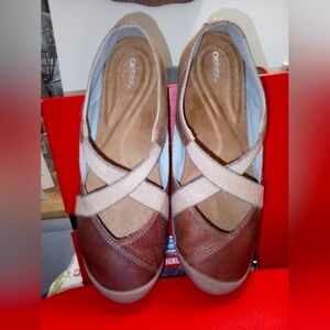 Aetrex Brown and Tan Flats with Minimalist Design